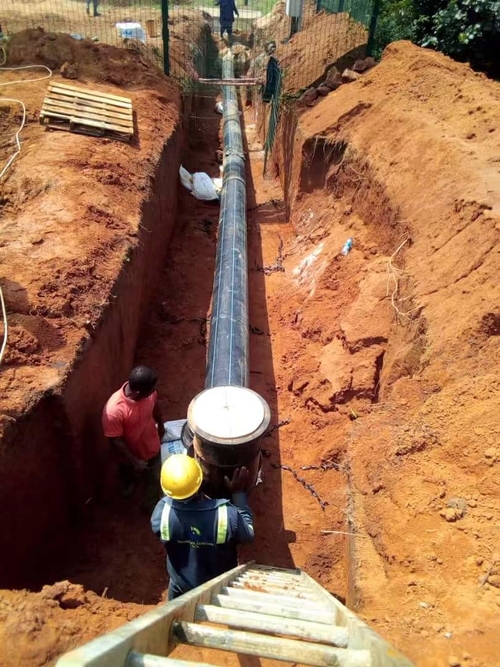 最新の会社の事例について ウガンダの顧客のパイプラインの設置建築現場